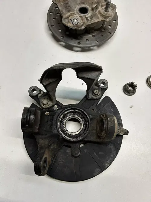 05 2005 Honda Foreman TRX 500 FGA 500fga LOT Front Left Hub Spindle Knuckle Nut