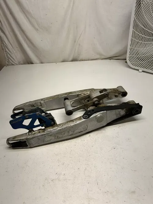 2001 01 YAMAHA YZ250F yz 250 f Swingarm Swing Arm Linkage Dog Bone READ DESCRIP