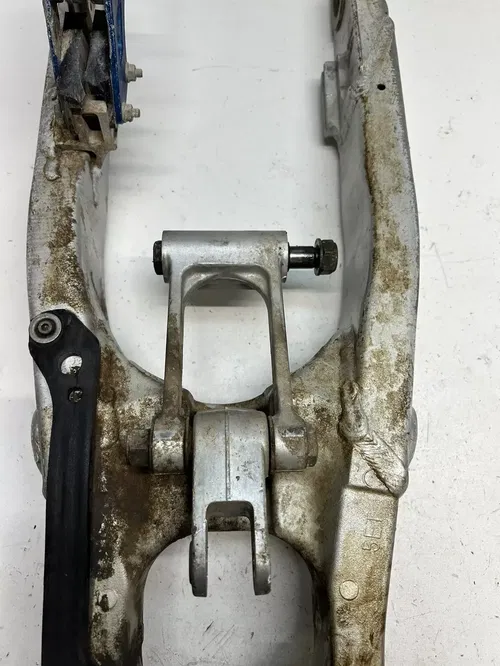2001 01 YAMAHA YZ250F yz 250 f Swingarm Swing Arm Linkage Dog Bone READ DESCRIP