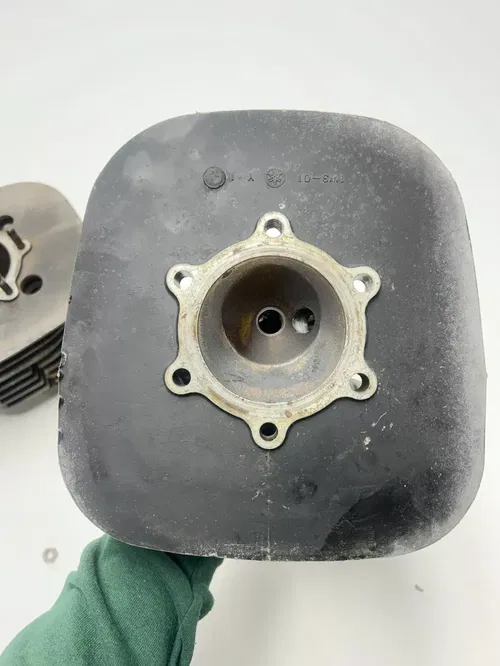 1977 77 Yamaha IT250 it 250 D OEM Cylinder Head Jug Sleeve Cap Dome READ DESC