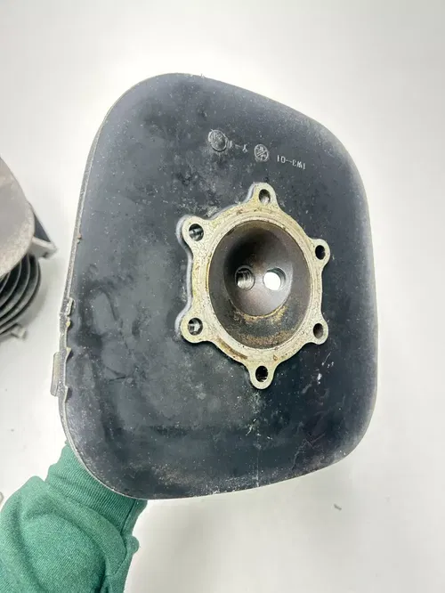 1977 77 Yamaha IT250 it 250 D OEM Cylinder Head Jug Sleeve Cap Dome READ DESC