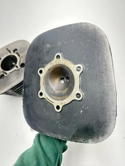 1977 77 Yamaha IT250 it 250 D OEM Cylinder Head Jug Sleeve Cap Dome READ DESC