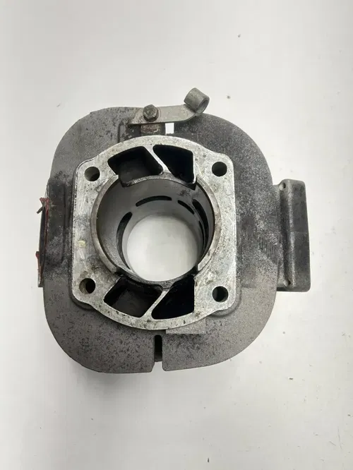 1977 77 Yamaha IT250 it 250 D OEM Cylinder Head Jug Sleeve Cap Dome READ DESC