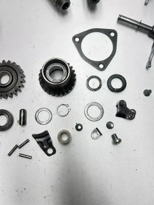1977 77 Yamaha IT250 it 250 D OEM Trans Transmission Gear Shaft Fork Drum Fork
