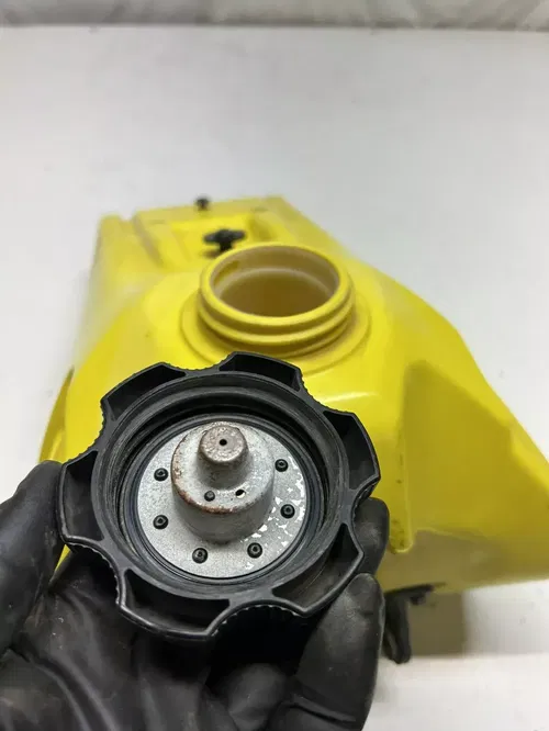 2005 05 SUZUKI DRZ125L Drz 125 L OEM GOOD THREADS! Gas Tank Fuel Cell Cap NICE!!