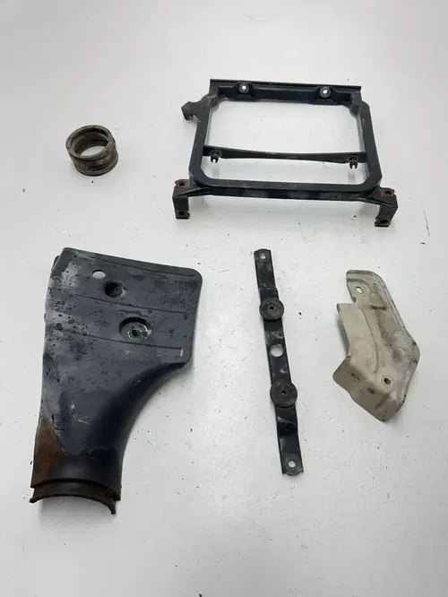 03 2003 Yamaha Kodiak 450 YFM 4x4 OEM Fender Support Bracket Mount Guard Mount
