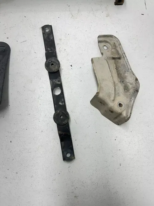03 2003 Yamaha Kodiak 450 YFM 4x4 OEM Fender Support Bracket Mount Guard Mount