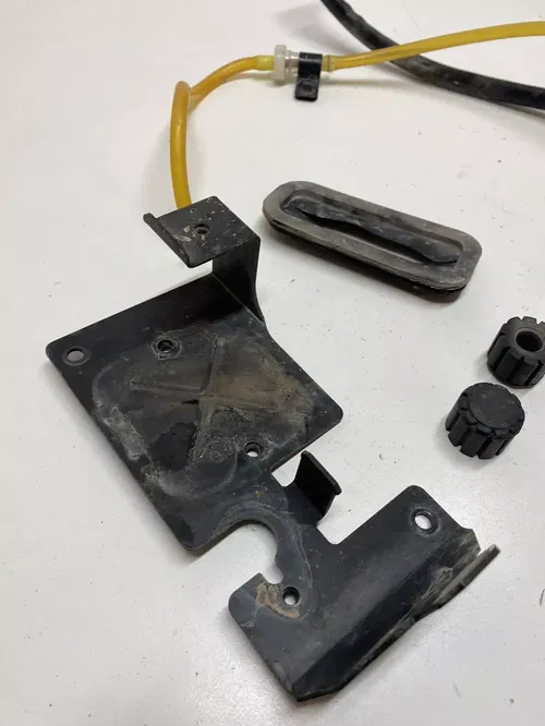 2005 05 POLARIS PHOENIX 200 OEM FENDER MOUNTS SUPPORT PETCOCK FREE US SHIP