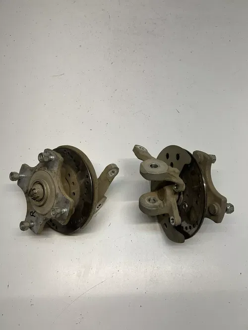 09 2009 Arctic Cat 250 2x4 Front Left Right Spindle Hub Knuckle Lug Disc Brake