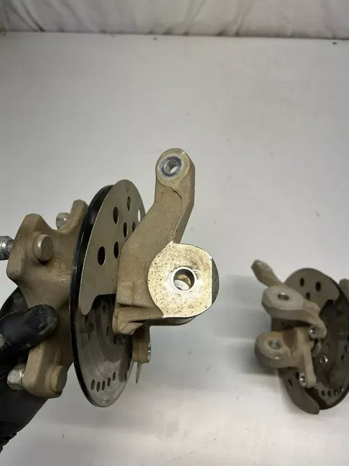 09 2009 Arctic Cat 250 2x4 Front Left Right Spindle Hub Knuckle Lug Disc Brake