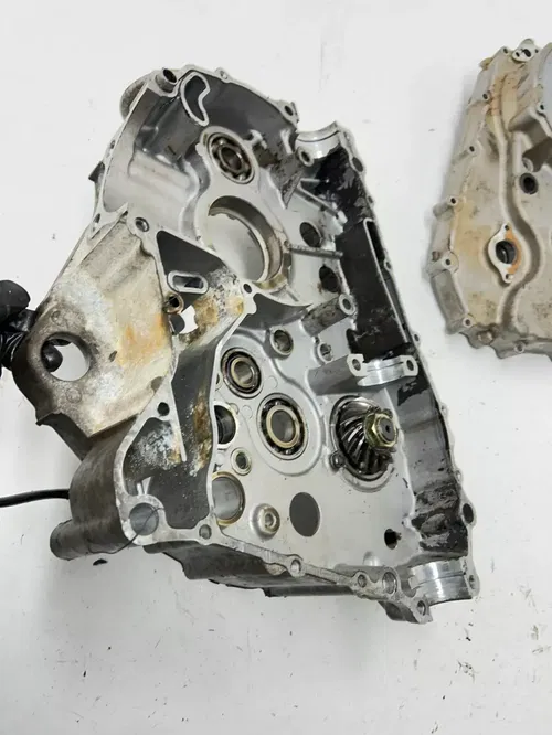 2004 Suzuki Eiger 400 LTF 4x4 OEM GOOD Crankcase Case Engine Motor Stator READ D
