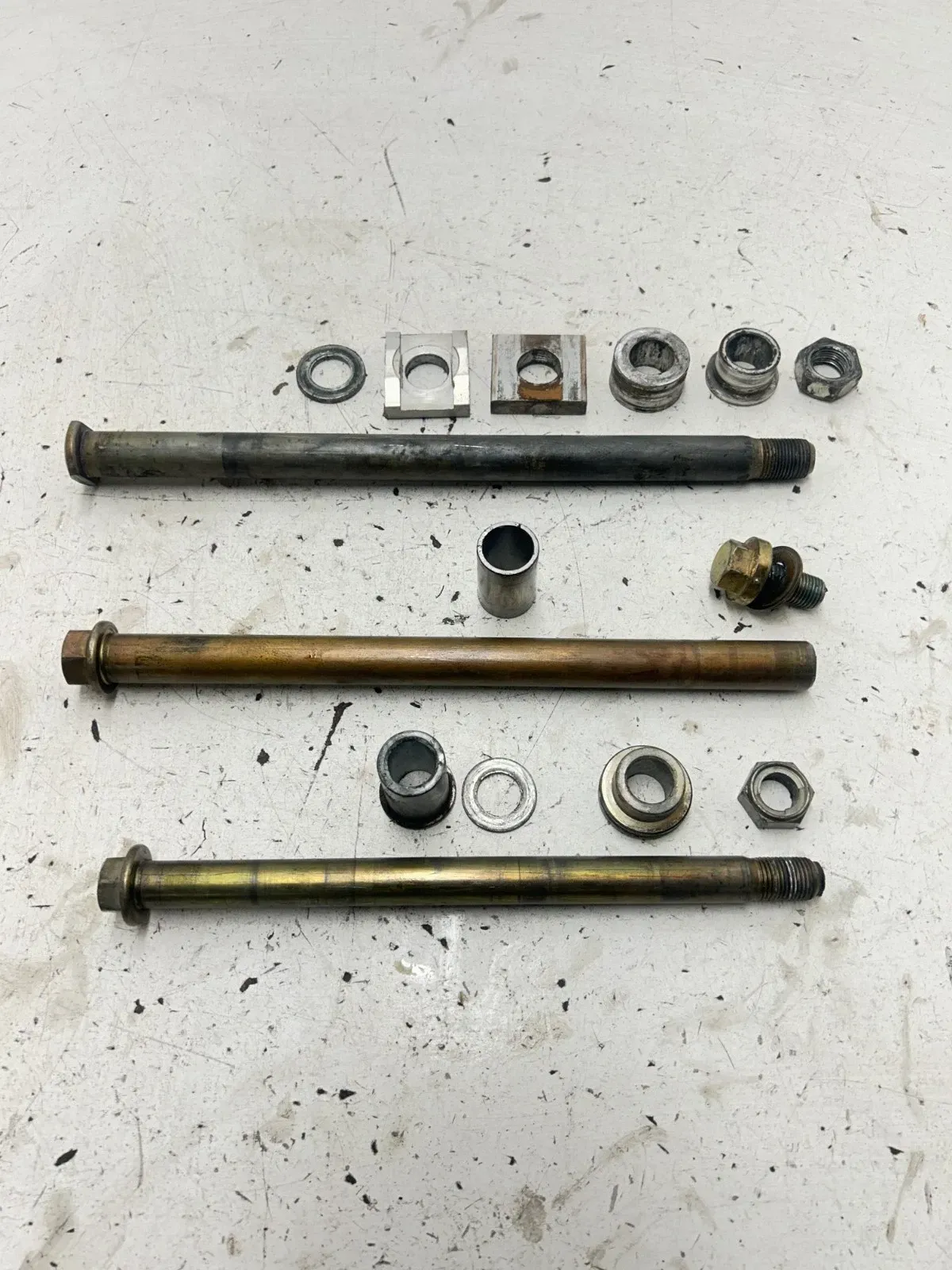 06 2006 Triumph Tiger 955i OEM GOOD Axles Axle Swing Arm Front Rear Pivot Bolt