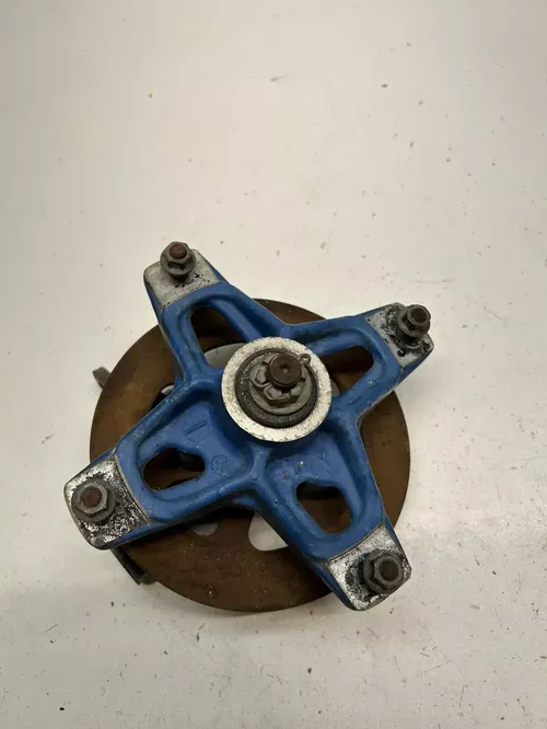 1990 90 SUZUKI LT500R lt 500 r Quadzilla Front Left Hub Spindle Knuckle READ DES