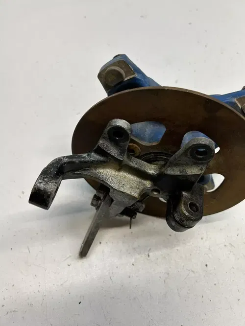 1990 90 SUZUKI LT500R lt 500 r Quadzilla Front Left Hub Spindle Knuckle READ DES