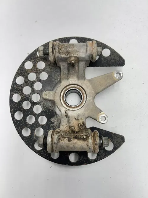 05 2005 Yamaha Kodiak 450 IRS 4x4 OEM Rear Left Knuckle Hub Mount Spindle Lug