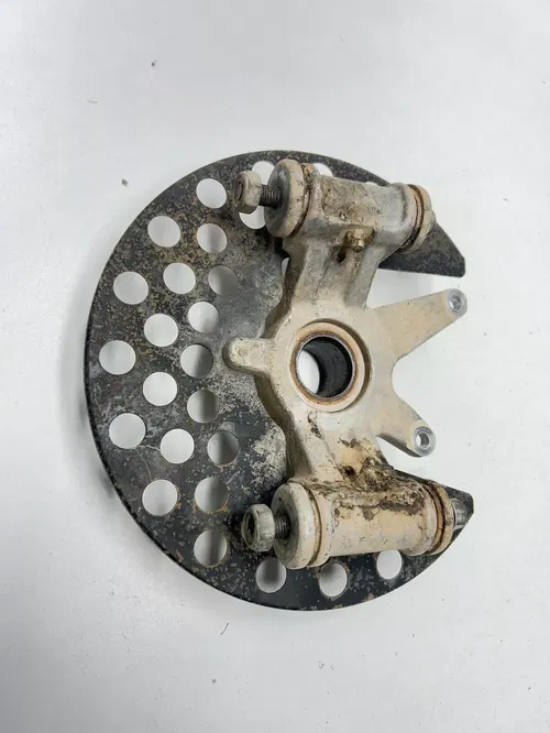 05 2005 Yamaha Kodiak 450 IRS 4x4 OEM Rear Left Knuckle Hub Mount Spindle Lug