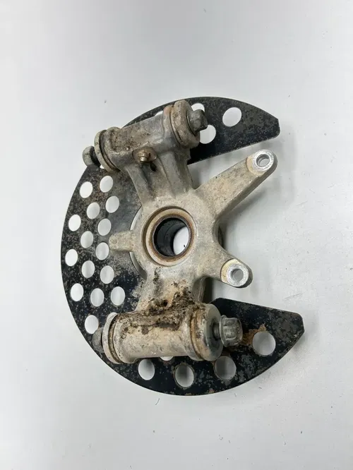 05 2005 Yamaha Kodiak 450 IRS 4x4 OEM Rear Left Knuckle Hub Mount Spindle Lug