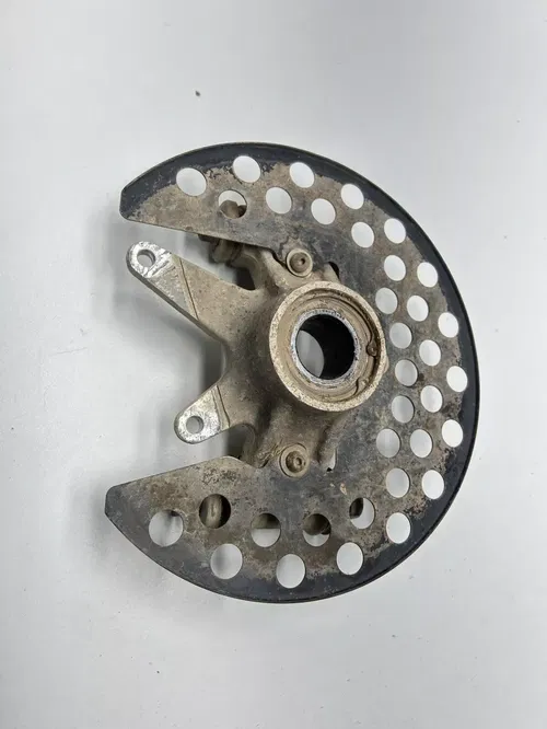 05 2005 Yamaha Kodiak 450 IRS 4x4 OEM Rear Left Knuckle Hub Mount Spindle Lug