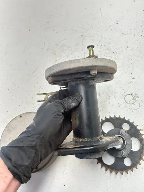 02 2002 Polaris Scrambler 90 2 Stroke OEM Rear Axle Carrier Brake Drum Spro READ