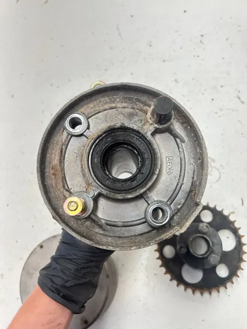 02 2002 Polaris Scrambler 90 2 Stroke OEM Rear Axle Carrier Brake Drum Spro READ