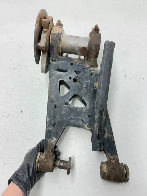 2001 01 Polaris Scrambler 400 2x4 OEM Swing Arm Swingarm Pivot Axle Carrier