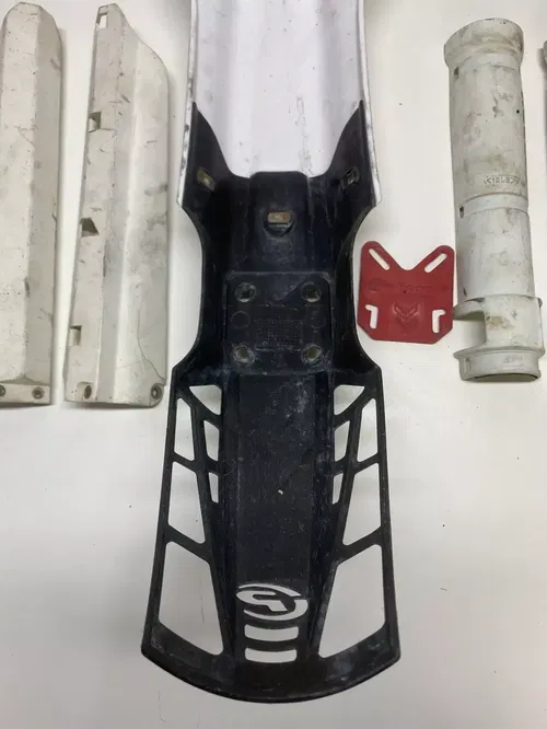 94 1994 YAMAHA YZ250 YZ 250 FRONT FENDER FORK GUARD SLEEVE USED FREE US SHIP