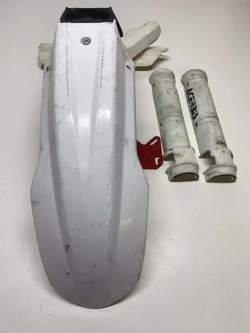 94 1994 YAMAHA YZ250 YZ 250 FRONT FENDER FORK GUARD SLEEVE USED FREE US SHIP