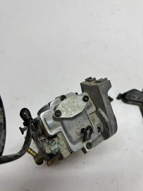 2004 04 HONDA CRF250R crf 250 r OEM carb carburetor NEEDS CLEANED/REBUILT #2