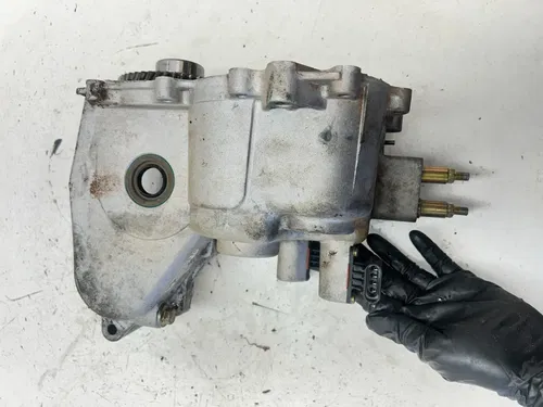 2000 Polaris Magnum 325 4x4 OEM Trans Transmission Gear Case READ