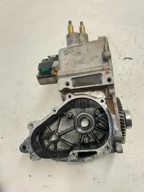 2000 Polaris Magnum 325 4x4 OEM Trans Transmission Gear Case READ