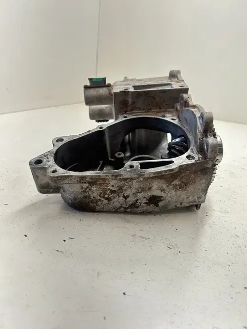 2000 Polaris Magnum 325 4x4 OEM Trans Transmission Gear Case READ