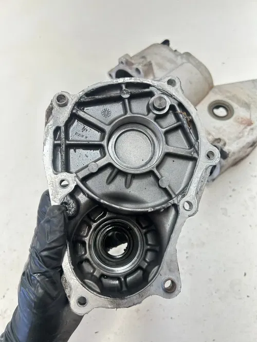 2000 Polaris Magnum 325 4x4 OEM Trans Transmission Gear Case READ
