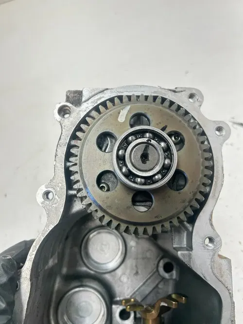 2000 Polaris Magnum 325 4x4 OEM Trans Transmission Gear Case READ