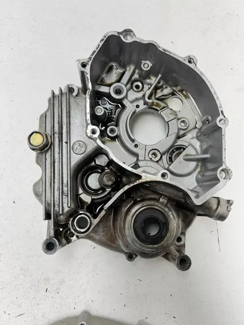 01 2001 Yamaha TTR125 Ttr 125 OEM Crankcase Cases Engine Motor Clutch Cover READ