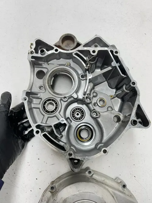01 2001 Yamaha TTR125 Ttr 125 OEM Crankcase Cases Engine Motor Clutch Cover READ
