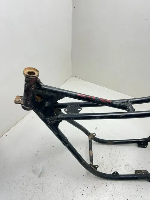 1976 76 SUZUKI GT250 gt 250 T!tl3 Main Frame Body Assembly Chassis READ DESCRIP