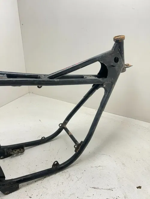 1976 76 SUZUKI GT250 gt 250 T!tl3 Main Frame Body Assembly Chassis READ DESCRIP