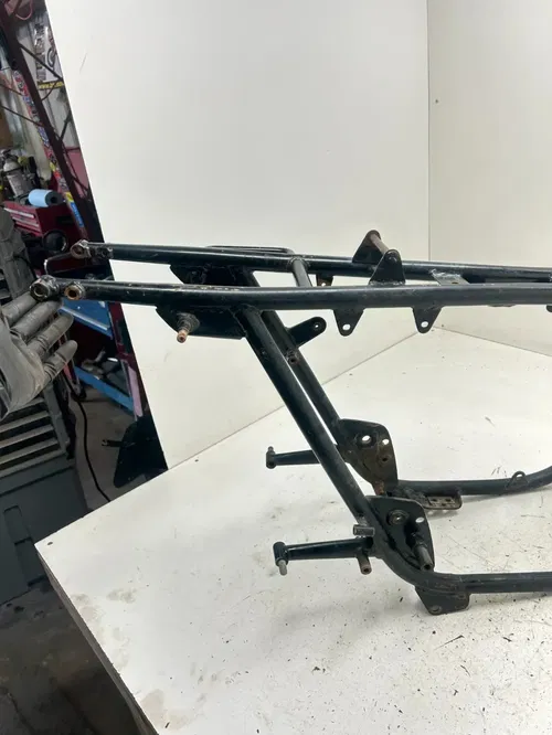 1976 76 SUZUKI GT250 gt 250 T!tl3 Main Frame Body Assembly Chassis READ DESCRIP