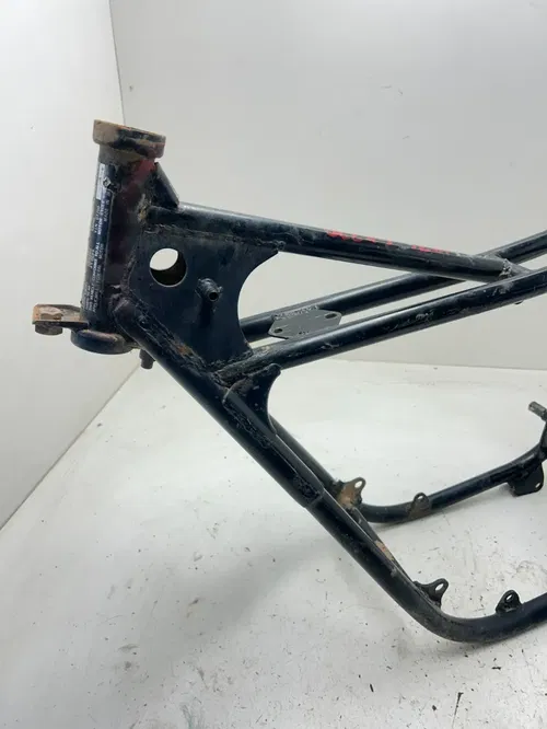 1976 76 SUZUKI GT250 gt 250 T!tl3 Main Frame Body Assembly Chassis READ DESCRIP