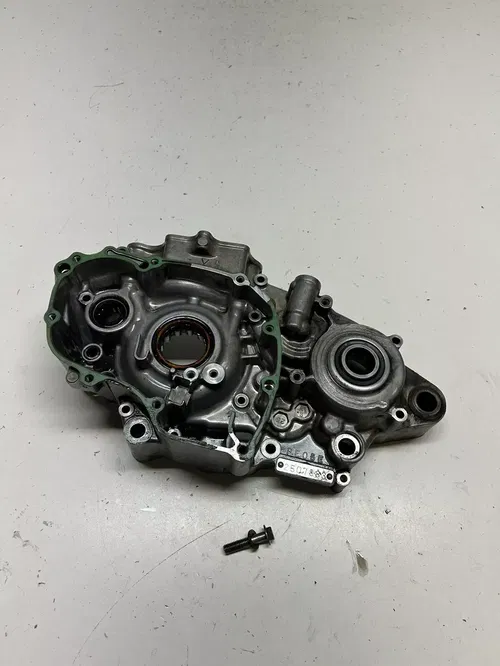 2007 07 Honda CRF450R crf 450 r OEM Left Case Engine Motor Crankcase READ DESCRI