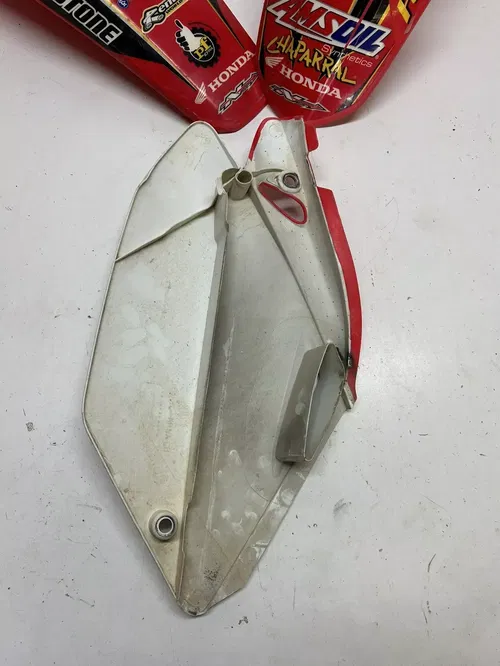 2004 04 HONDA CRF250R crf 250 r OEM plastics fenders shroud cover plastic red #2