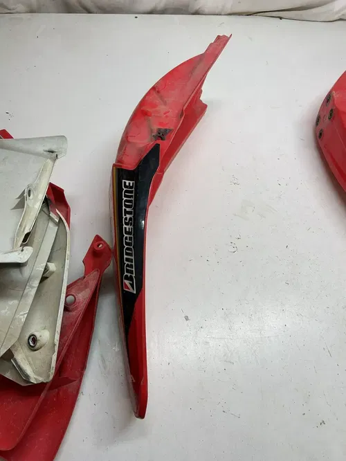 2004 04 HONDA CRF250R crf 250 r OEM plastics fenders shroud cover plastic red #2