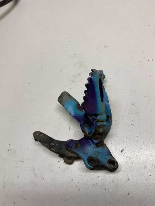 1993 93 Yamaha XT350B xt 350 Foot Peg L R Pegs Brake Pedal DAMAGE! PAINTED!
