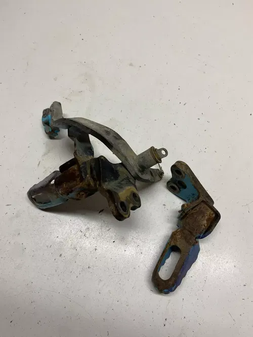 1993 93 Yamaha XT350B xt 350 Foot Peg L R Pegs Brake Pedal DAMAGE! PAINTED!