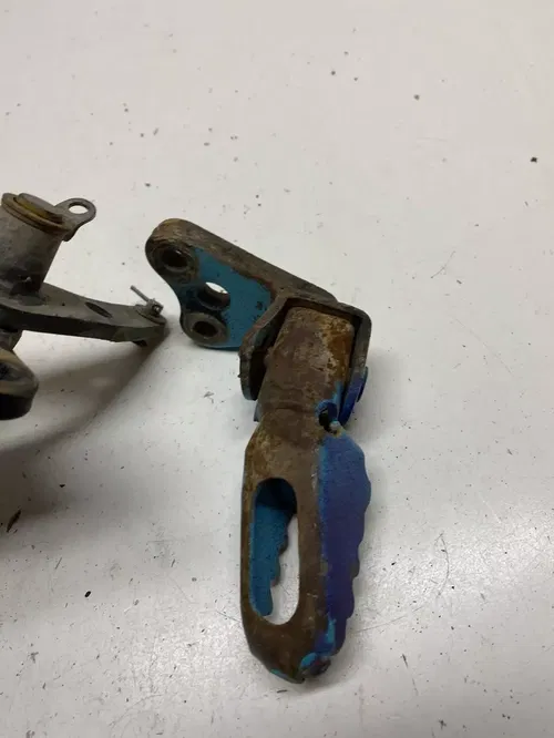1993 93 Yamaha XT350B xt 350 Foot Peg L R Pegs Brake Pedal DAMAGE! PAINTED!