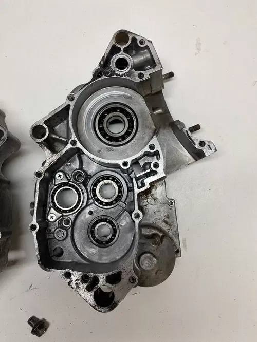 1998 98 kawasaki KX125 kx 125 Crankcase Cases L R Case Engine Motor READ DESCRIP