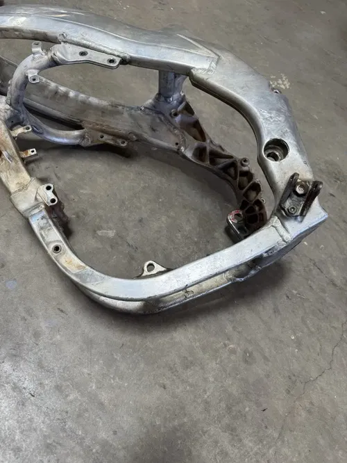 2002 Honda CRF450R Crf 450 r OEM DAMAGE! Main Frame Body Assembly Chassis READ