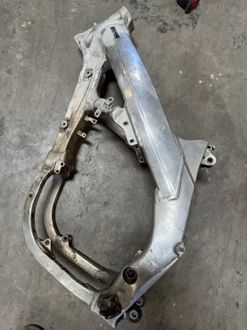 2002 Honda CRF450R Crf 450 r OEM DAMAGE! Main Frame Body Assembly Chassis READ