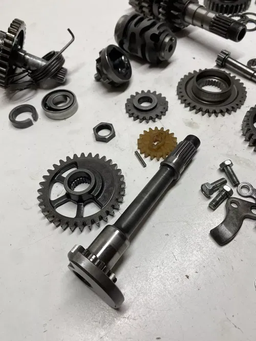 2005 05 Honda CRF250R crf250r LOT PARTS TRANS TRANSMISSION GEAR FORK SHAFT
