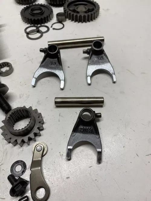 2005 05 Honda CRF250R crf250r LOT PARTS TRANS TRANSMISSION GEAR FORK SHAFT